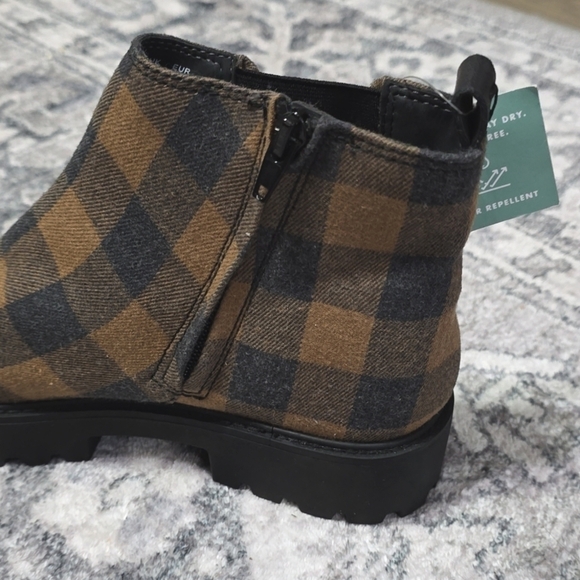 ZODIAC Shiloh Chunky Water Repellent Chelsea Bootie, Tan Black Buffalo Plaid 7.5 - Picture 8 of 15